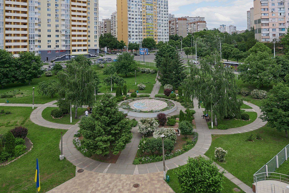 Сквер біля пологового будинку
